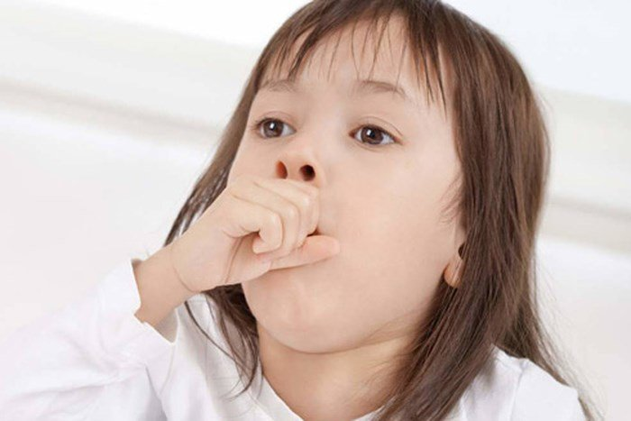 Khói thuốc lá gây ra nhiều bệnh lý đường hô hấp ở trẻ nhỏ